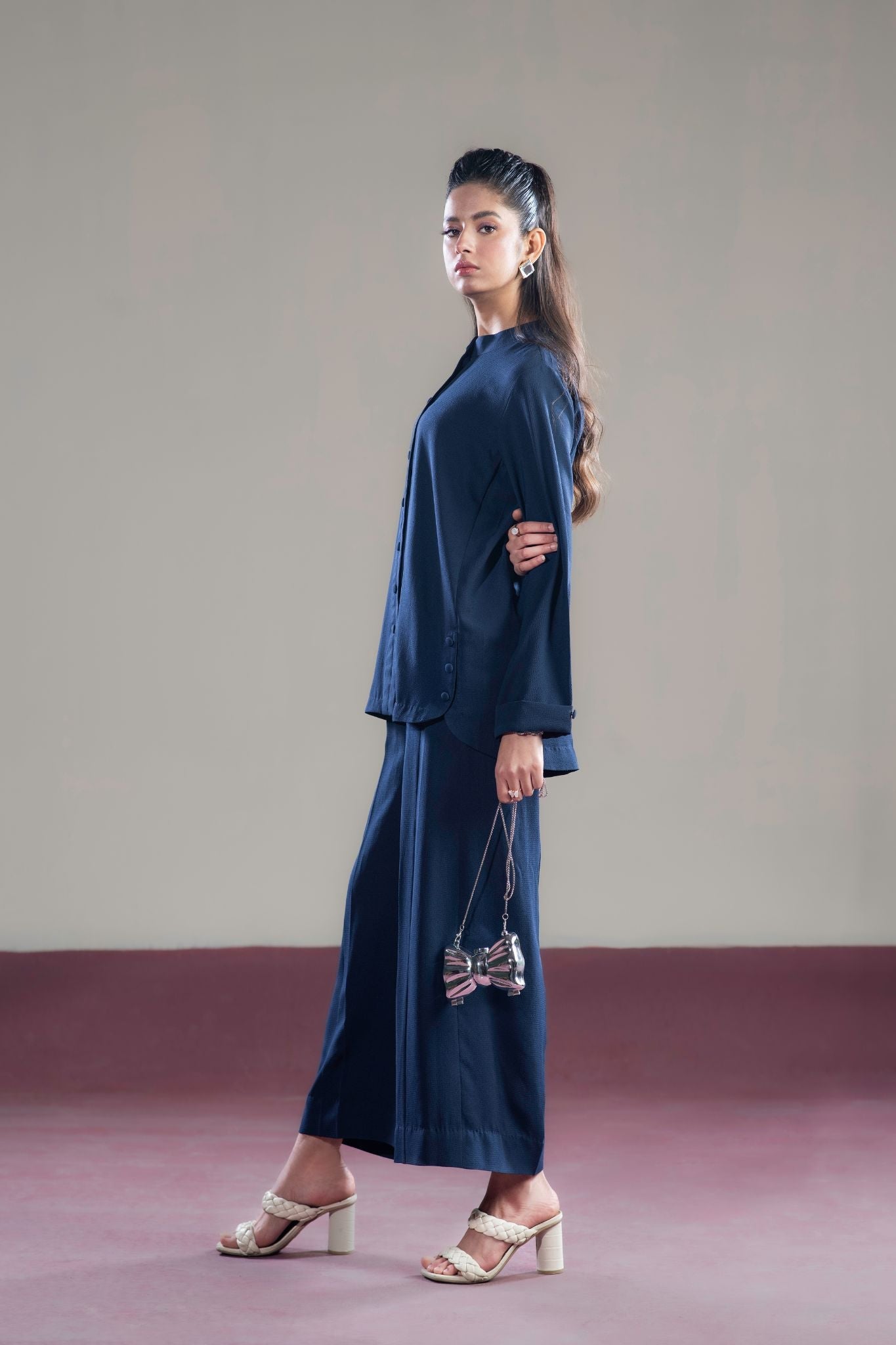 RW16 - Navy Ease