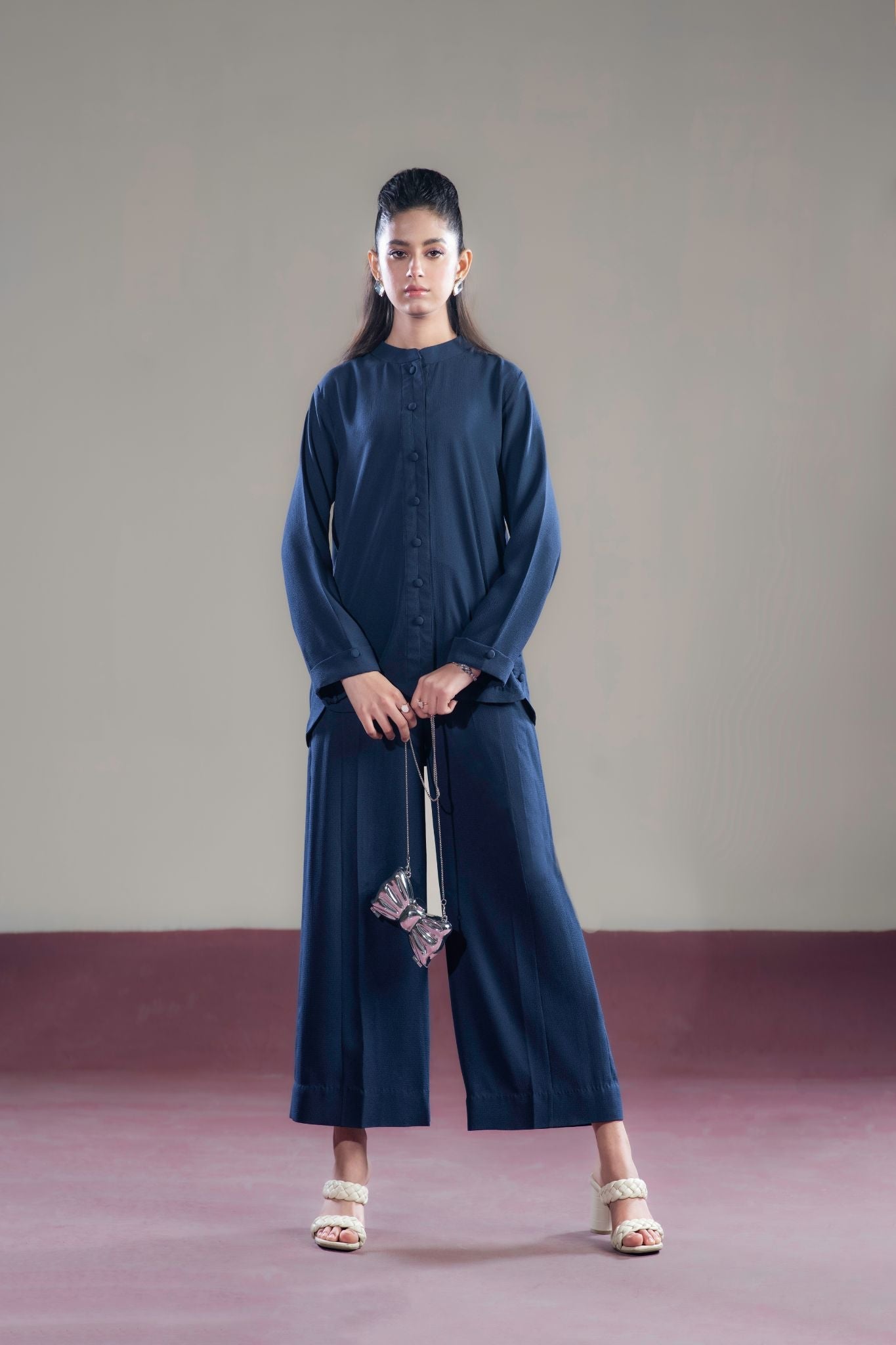 RW16 - Navy Ease